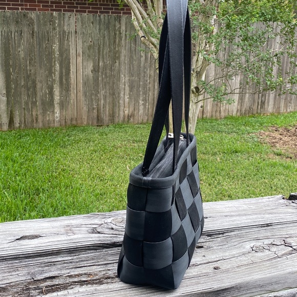 Harveys Original Seatbelt Tote Bag - Picture 2 of 4